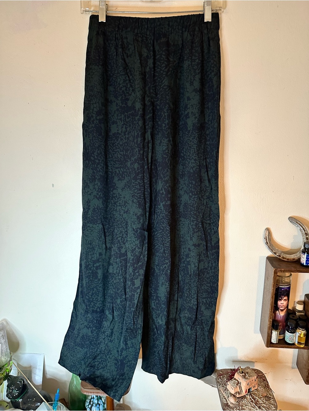 The Kit Wide Leg Women's Pants in Dark Green & Blue Print Size XS